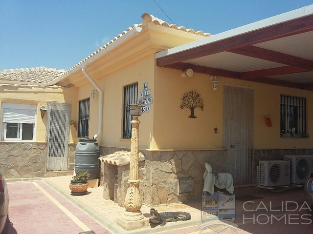 Villa Fern: Resale Villa for Sale in Arboleas, Almería