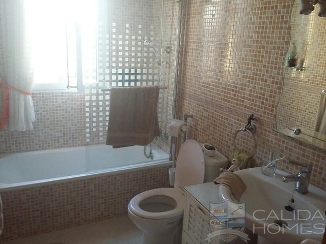 Villa Fern: Resale Villa for Sale in Arboleas, Almería