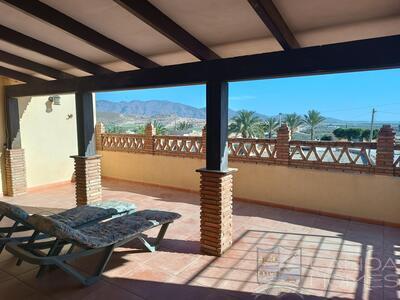 Villa Charo: Resale Villa in Burjulu, Almería