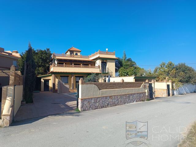 Villa Charo: Revente Villa à vendre dans Burjulu, Almería