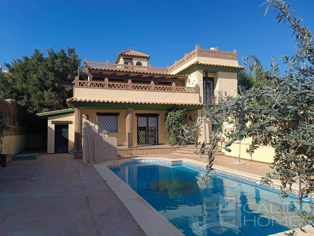Villa Charo: Resale Villa for Sale in Burjulu, Almería