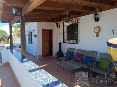 Villa Cherry: Resale Villa in Arboleas, Almería