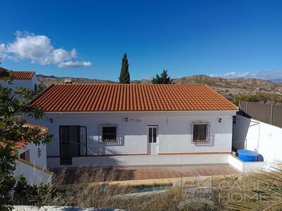 Villa Cherry: Resale Villa in Arboleas, Almería