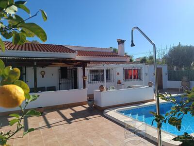 Villa Cherry: Resale Villa in Arboleas, Almería