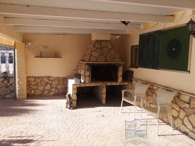 Villa Cinta: Resale Villa in Arboleas, Almería