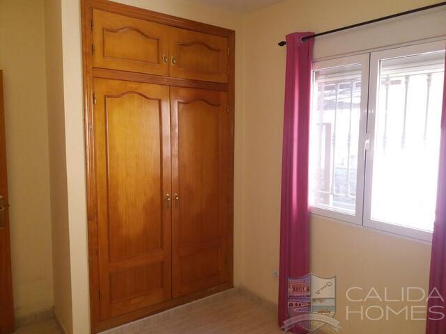 Villa Cinta: Resale Villa for Sale in Arboleas, Almería