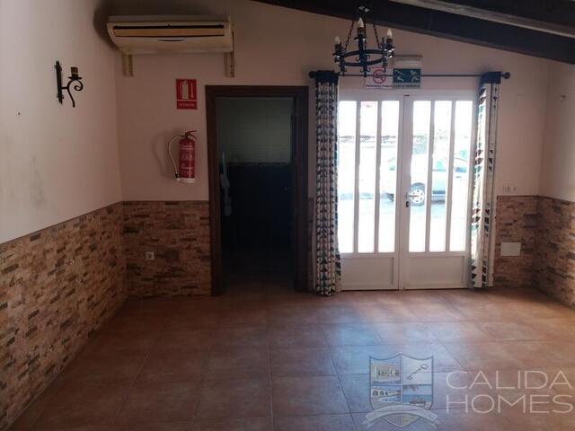 Villa Cinta: Resale Villa for Sale in Arboleas, Almería