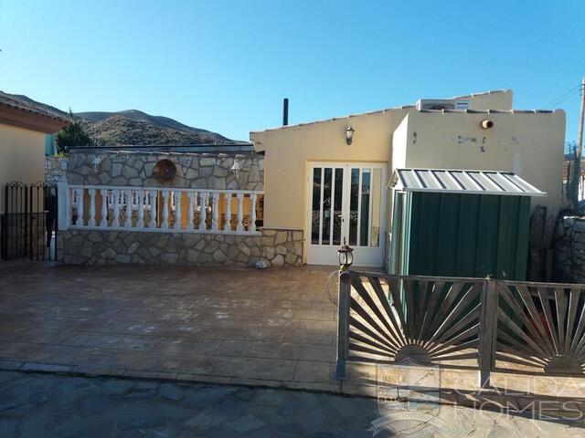 Villa Cinta: Resale Villa for Sale in Arboleas, Almería