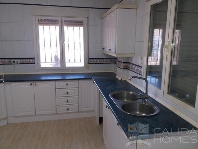 Villa Cinta: Resale Villa for Sale in Arboleas, Almería