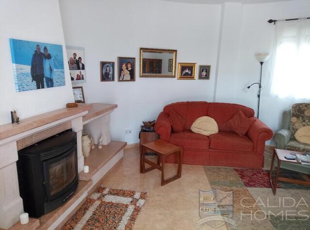 Villa Clivia: Resale Villa for Sale in Arboleas, Almería