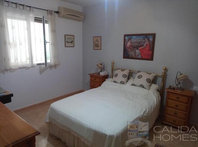Villa Clivia: Resale Villa for Sale in Arboleas, Almería
