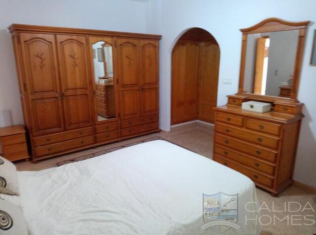 Villa Clivia: Resale Villa for Sale in Arboleas, Almería