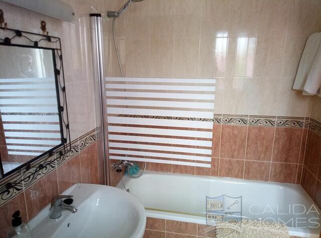 Villa Clivia: Resale Villa for Sale in Arboleas, Almería
