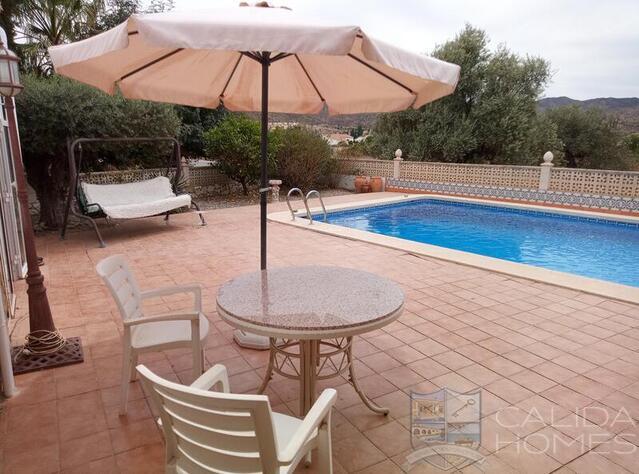 Villa Clivia: Resale Villa for Sale in Arboleas, Almería
