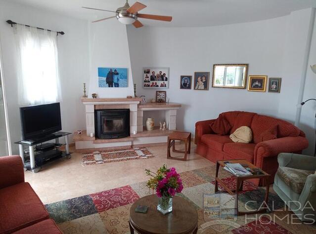 Villa Clivia: Resale Villa for Sale in Arboleas, Almería