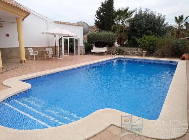 Villa Clivia: Resale Villa for Sale in Arboleas, Almería