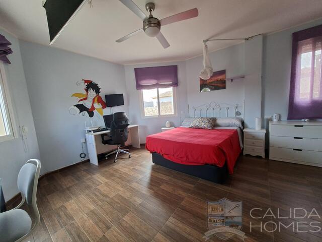 Villa Conchi: Resale Villa for Sale in Arboleas, Almería