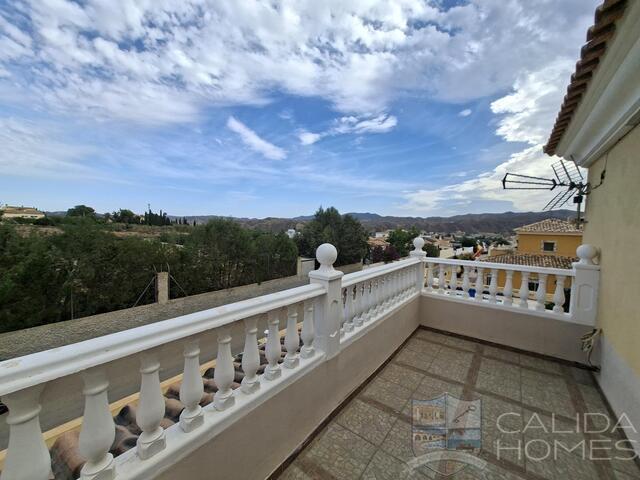 Villa Conchi: Resale Villa for Sale in Arboleas, Almería