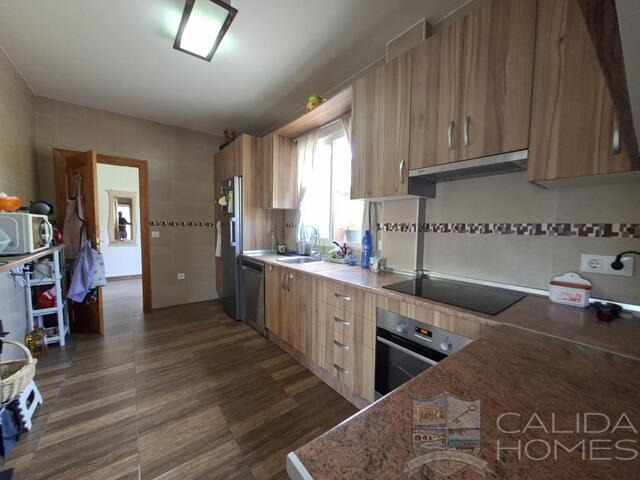 Villa Conchi: Resale Villa for Sale in Arboleas, Almería