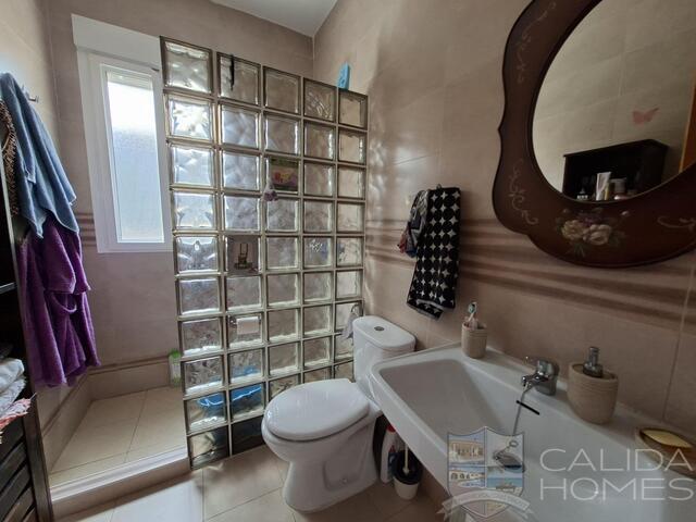 Villa Conchi: Resale Villa for Sale in Arboleas, Almería