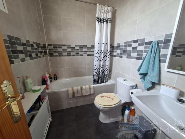 Villa Conchi: Resale Villa for Sale in Arboleas, Almería