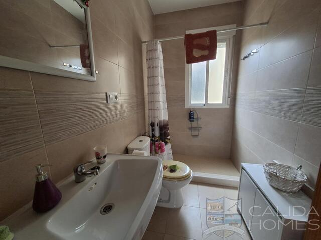 Villa Conchi: Resale Villa for Sale in Arboleas, Almería