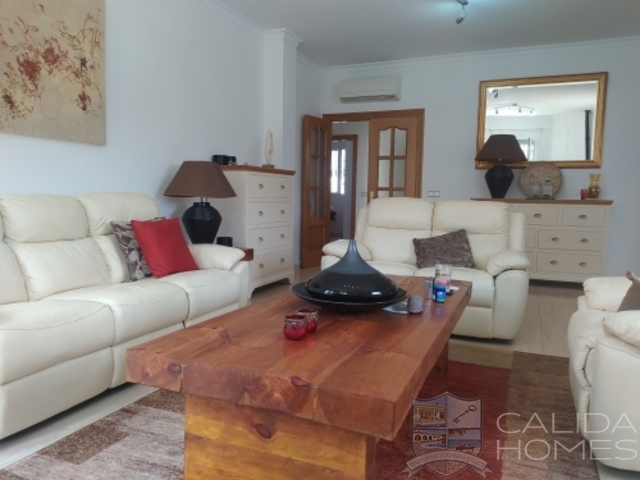 Villa Coral : Resale Villa for Sale in Arboleas, Almería