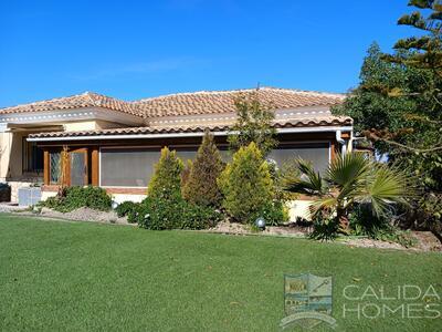 Villa Cuca: Resale Villa in Arboleas, Almería