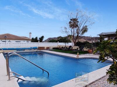 Villa Cuca: Resale Villa in Arboleas, Almería