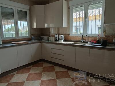 Villa Cuca: Resale Villa in Arboleas, Almería