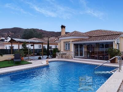 Villa Cuca: Resale Villa in Arboleas, Almería