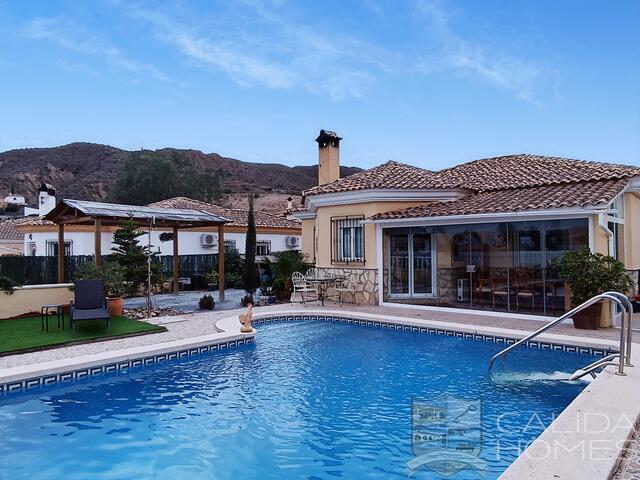 Villa Cuca: Resale Villa for Sale in Arboleas, Almería