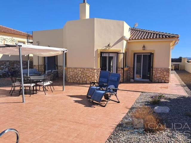 Villa Cupida: Resale Villa for Sale in Arboleas, Almería