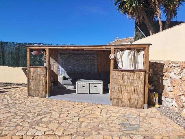 Villa Cupida: Resale Villa for Sale in Arboleas, Almería