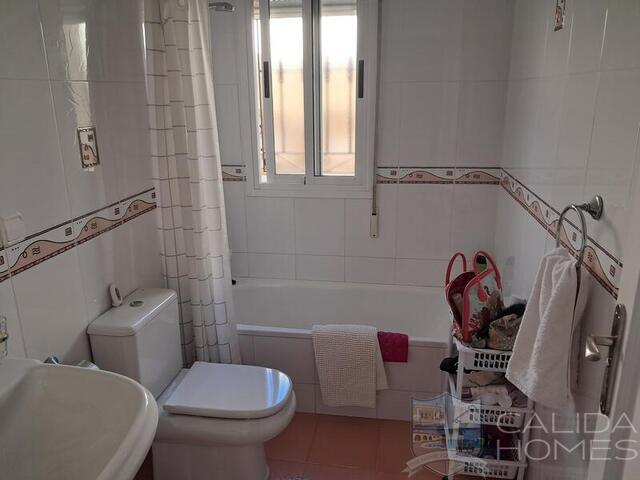 Villa Cupida: Resale Villa for Sale in Arboleas, Almería