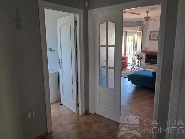 Villa Cupida: Resale Villa for Sale in Arboleas, Almería