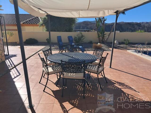 Villa Cupida: Resale Villa for Sale in Arboleas, Almería
