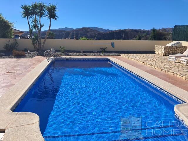 Villa Cupida: Resale Villa for Sale in Arboleas, Almería