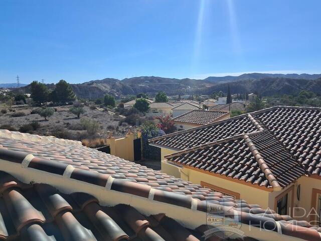 Villa Cupida: Resale Villa for Sale in Arboleas, Almería