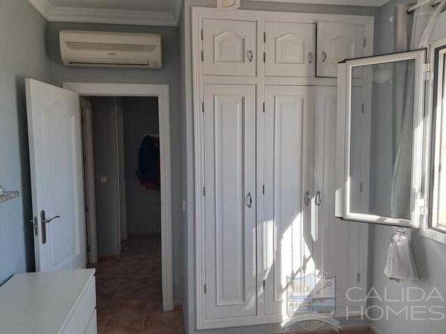 Villa Cupida: Resale Villa for Sale in Arboleas, Almería