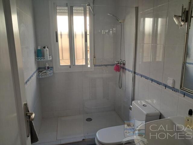 Villa Cupida: Resale Villa for Sale in Arboleas, Almería