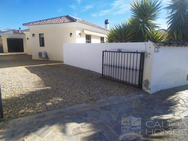 Villa Daisy : Resale Villa for Sale in Arboleas, Almería