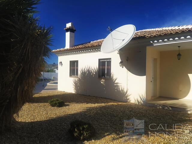 Villa Daisy : Resale Villa for Sale in Arboleas, Almería