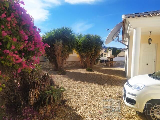 Villa Daisy : Resale Villa for Sale in Arboleas, Almería