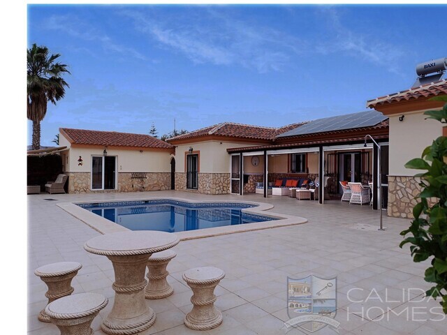 Villa Darling : Resale Villa for Sale in Arboleas, Almería
