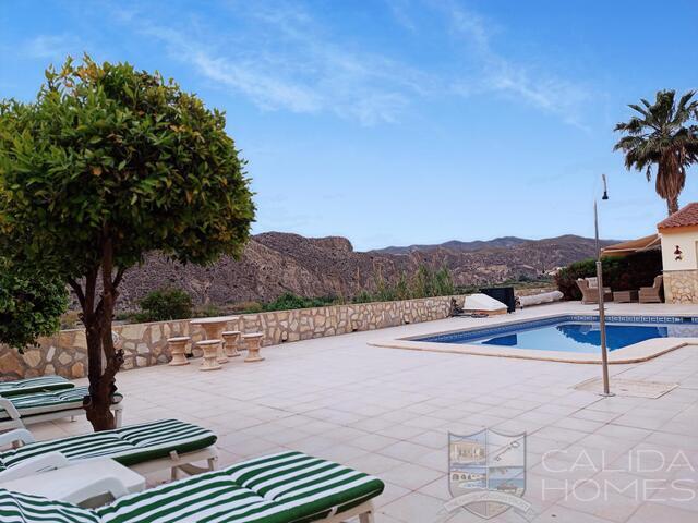 Villa Darling : Resale Villa for Sale in Arboleas, Almería