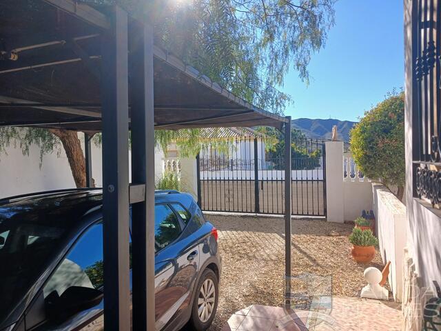 Villa de Las Palmas : Resale Villa for Sale in Arboleas, Almería