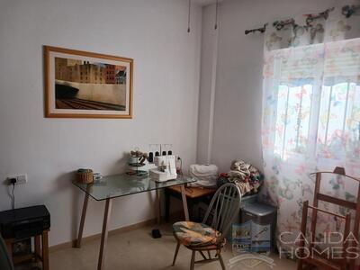 Villa de Las Palmas : Resale Villa in Arboleas, Almería