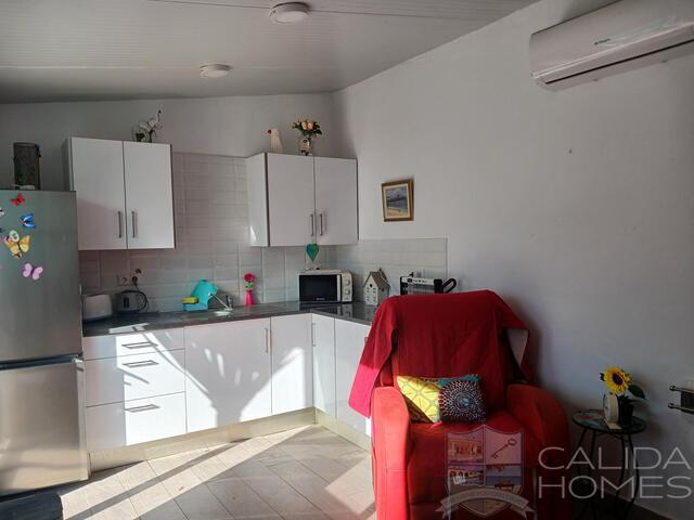 Villa de Las Palmas : Resale Villa for Sale in Arboleas, Almería