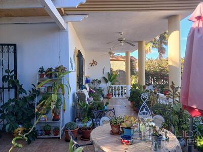 Villa de Las Palmas : Resale Villa in Arboleas, Almería
